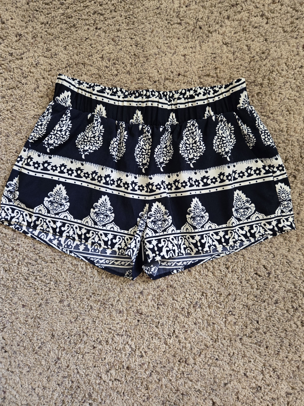 mine Navy and White Patterned Women’s Shorts